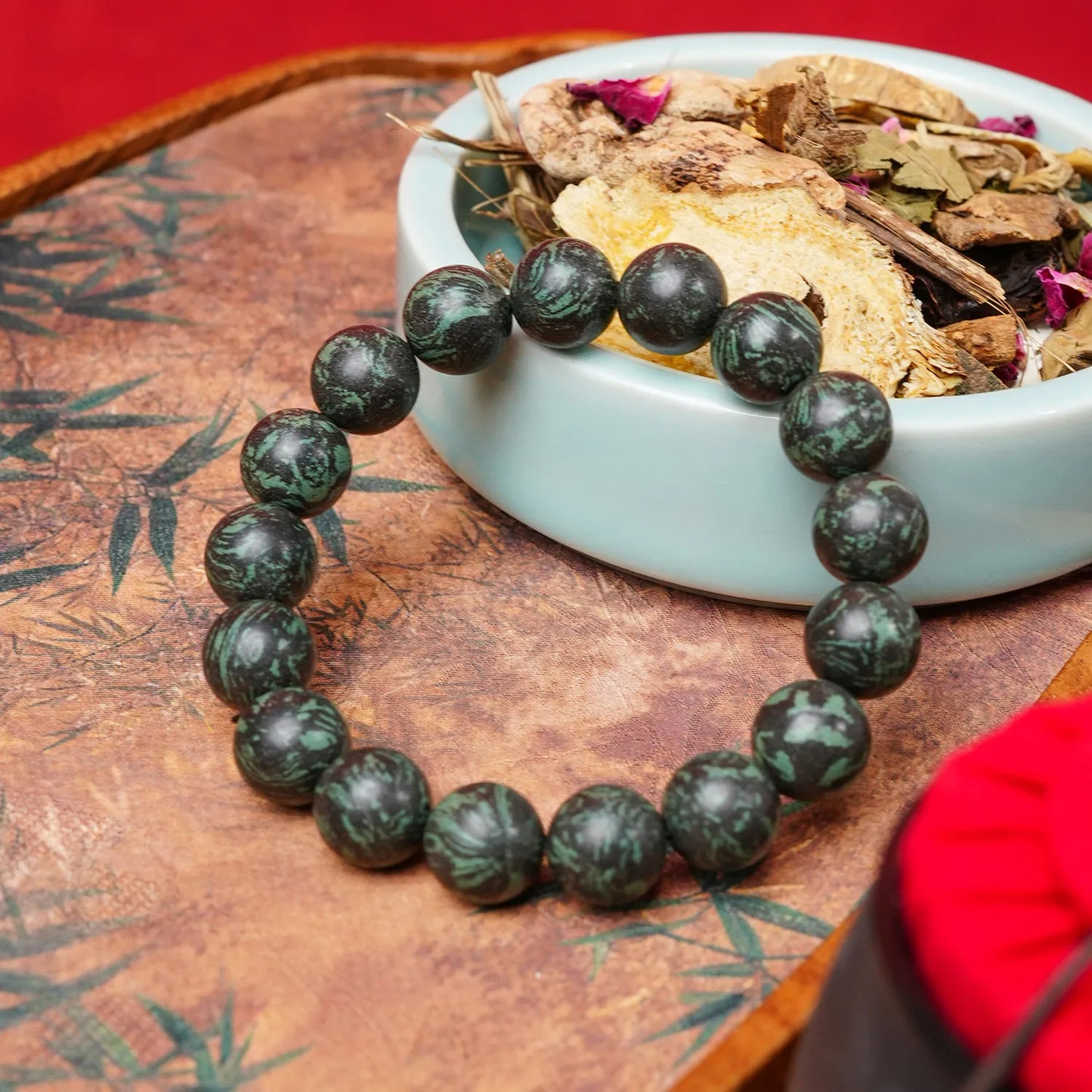 green incense beads bracelet for wearable aromatherapy, like calming down 